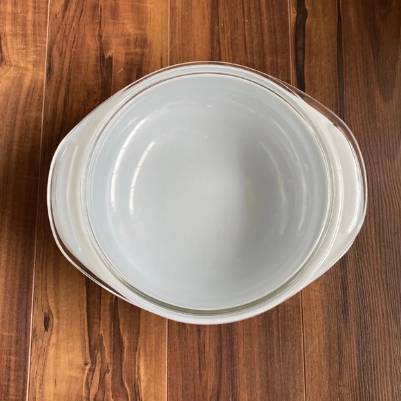 Vintage Pyrex  1 1/2 Quartz Bowl with Lid - Picture 2 of 4